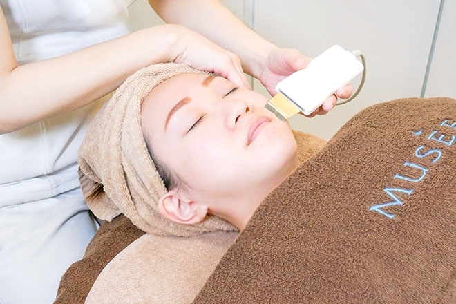 SkinClinic 電氣穿孔收緊提昇活膚 TM